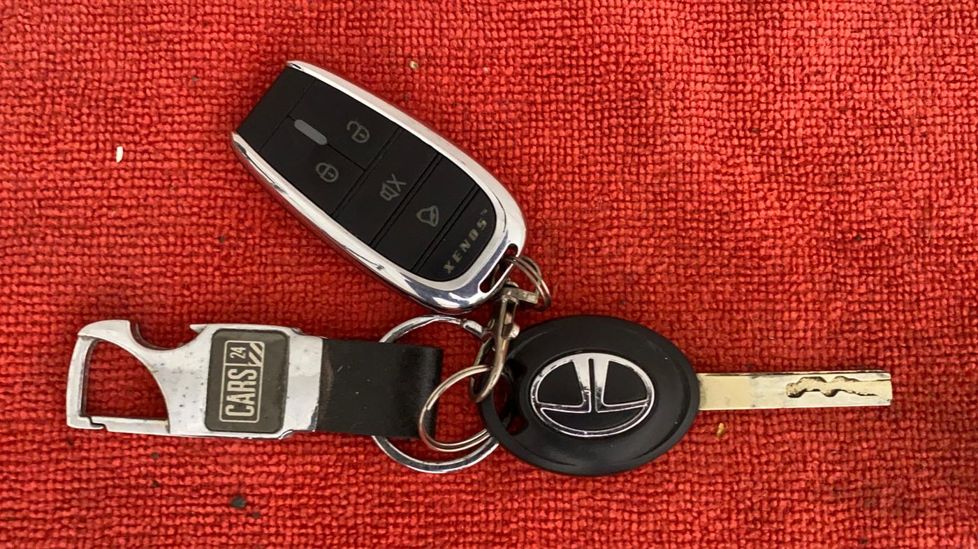 2022 Tata Tiago XM CNG, CNG, Manual, 23,255 km, Key Close Up