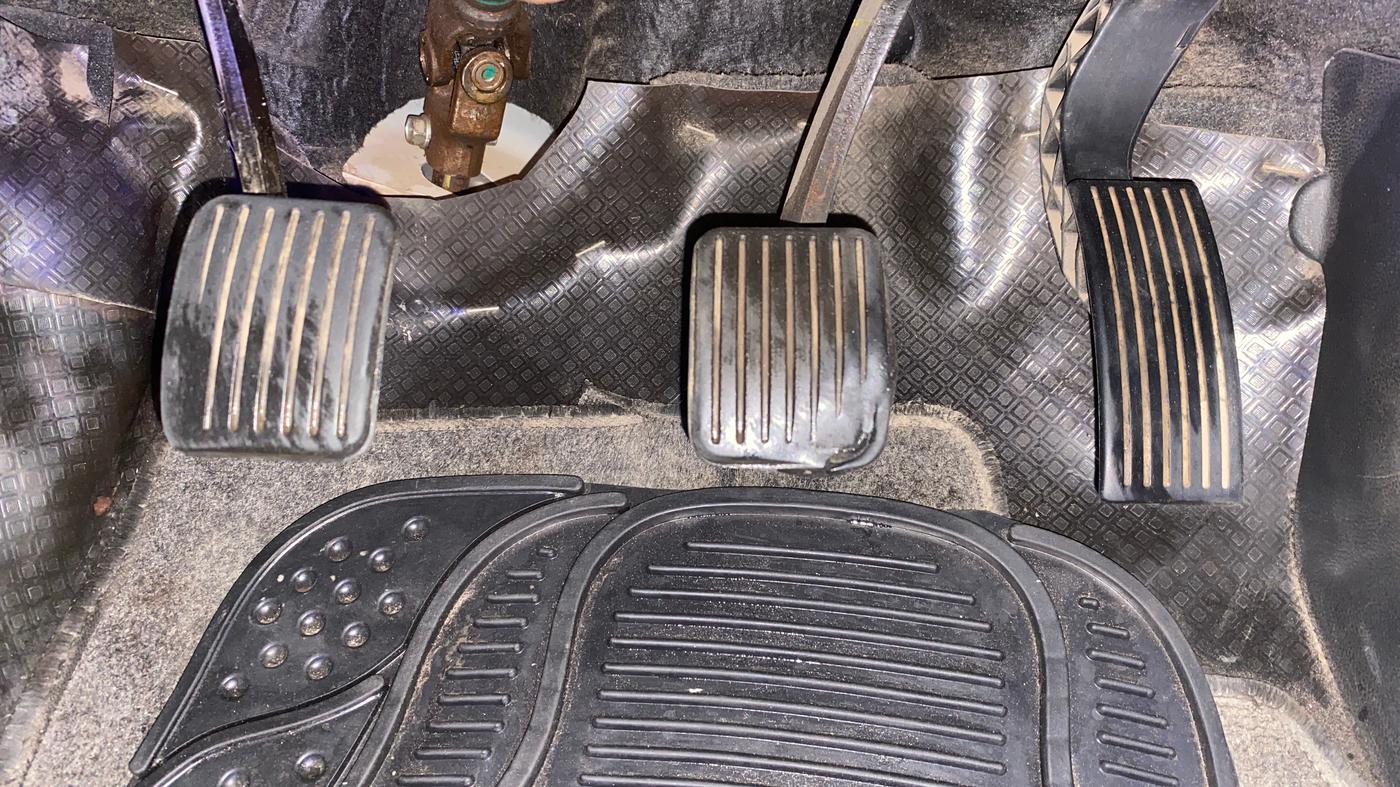 2016 Hyundai Xcent SX 1.2, Petrol, Manual, 46,903 km, Pedals