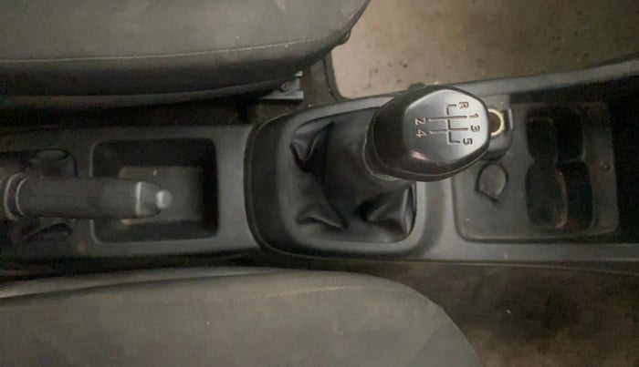 2017 Renault Kwid RXT 1.0, Petrol, Manual, 62,031 km, Gear Lever