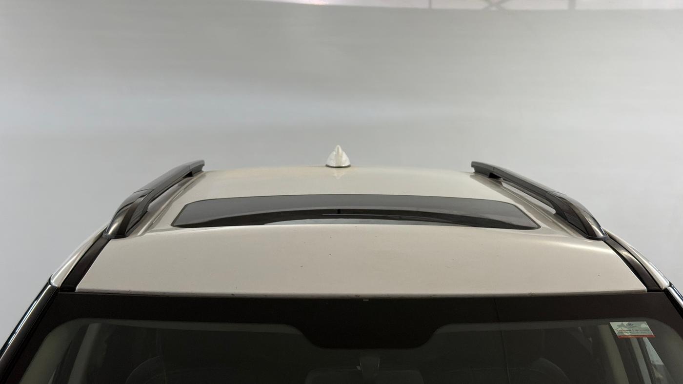 2024 Mahindra XUV300 W4 1.5 DIESEL, Diesel, Manual, 84,053 km, Moonroof/ Sunroof