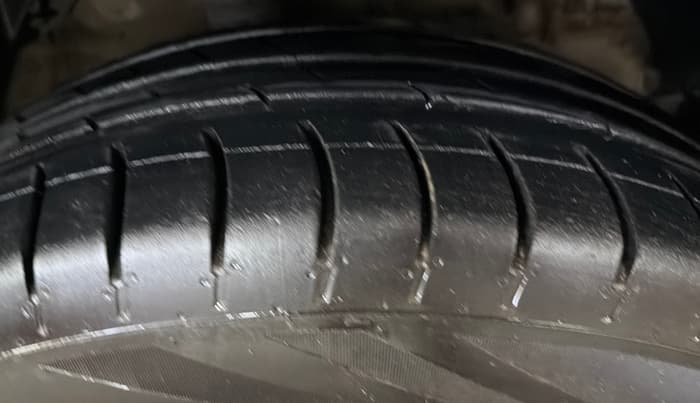 2024 Mahindra XUV300 W4 1.5 DIESEL, Diesel, Manual, 84,053 km, Right Front Tyre Tread