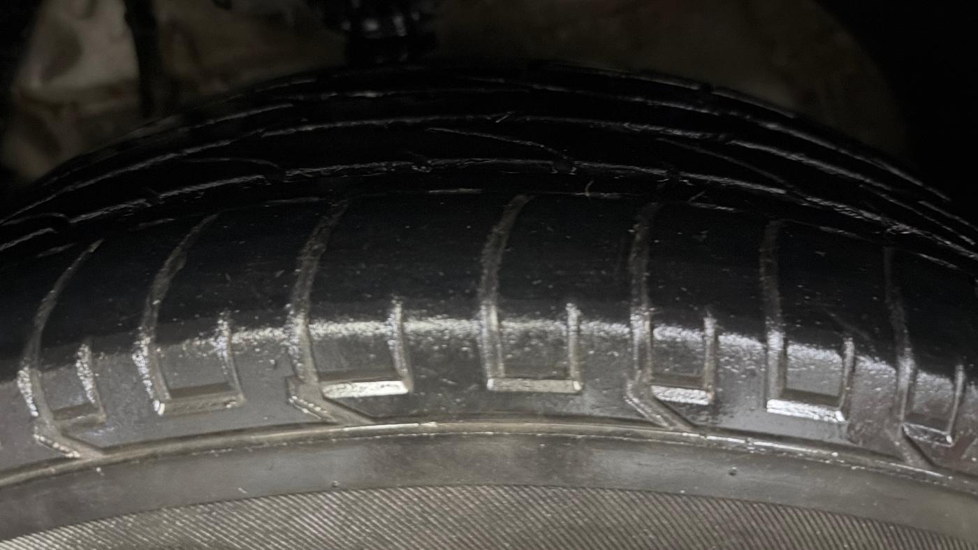 2024 Mahindra XUV300 W4 1.5 DIESEL, Diesel, Manual, 84,053 km, Left Front Tyre Tread