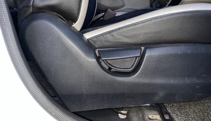 2019 Hyundai NEW SANTRO SPORTZ MT, Petrol, Manual, 45,141 km, Driver Side Adjustment Panel