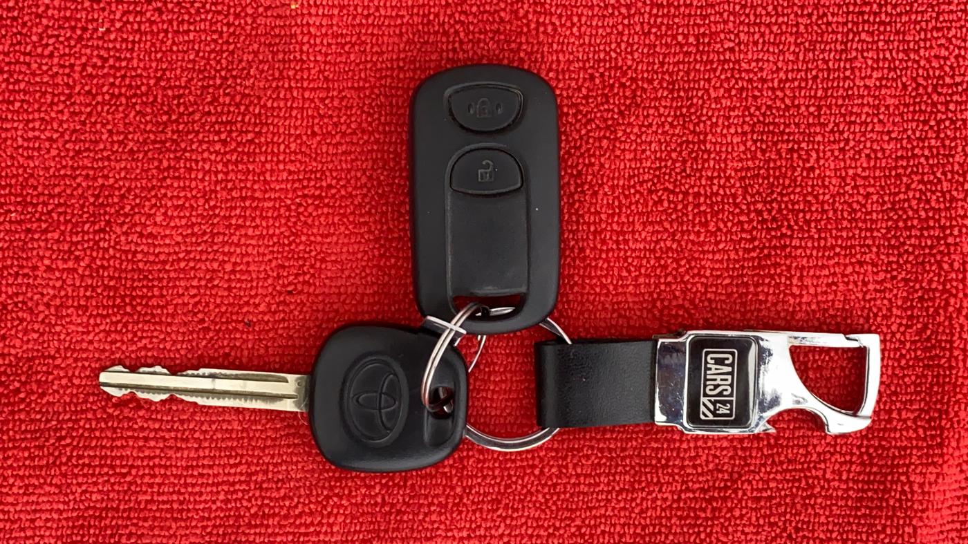 2011 Toyota Etios Liva G, Petrol, Manual, 25,501 km, Key Close Up