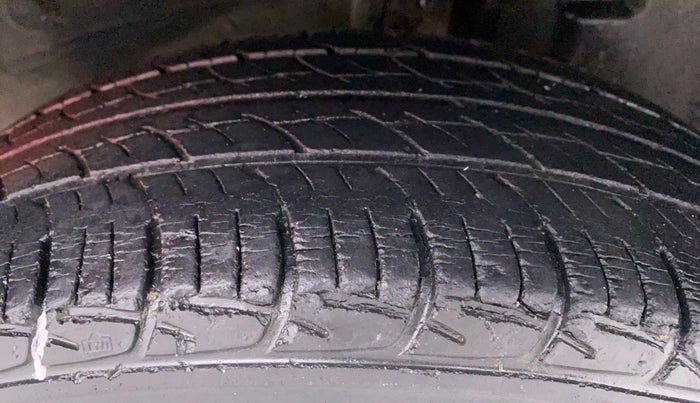 2011 Toyota Etios Liva G, Petrol, Manual, 25,501 km, Left Rear Tyre Tread