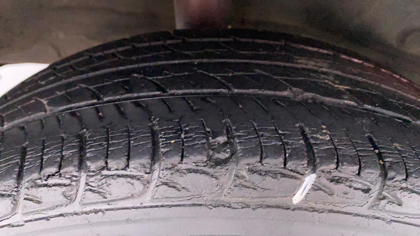 2011 Toyota Etios Liva G, Petrol, Manual, 25,501 km, Right Rear Tyre Tread