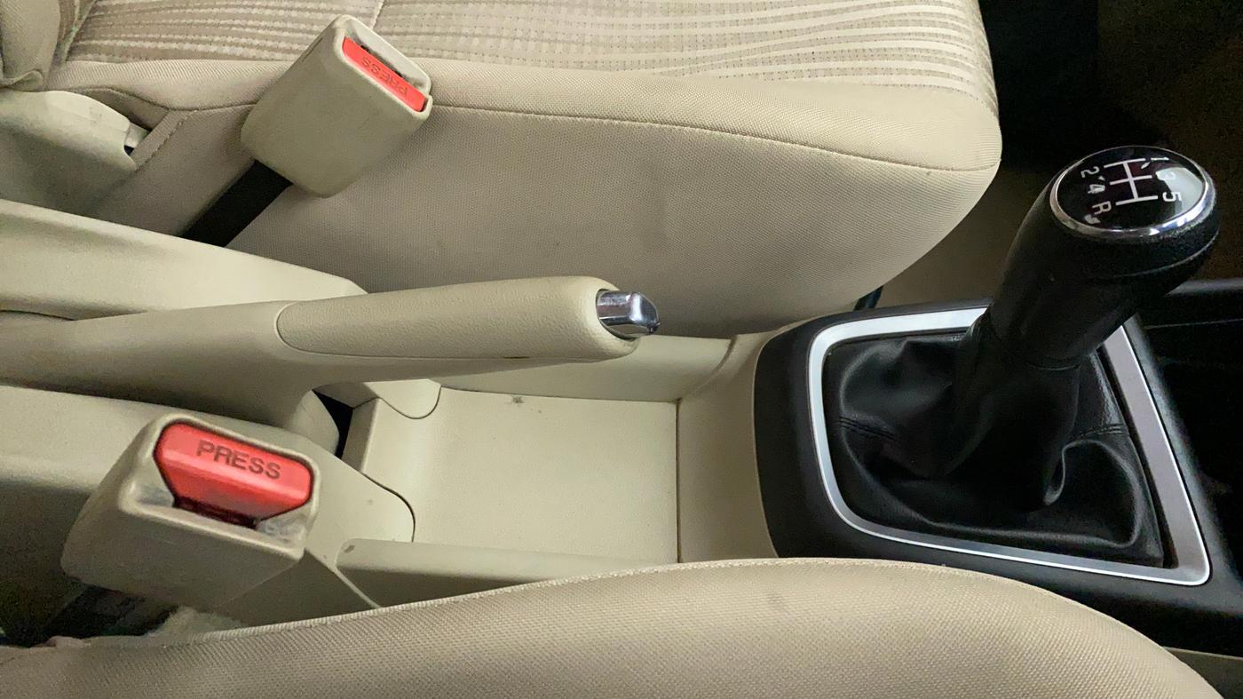 2018 Maruti Dzire VXI, Petrol, Manual, 69,845 km, Gear Lever