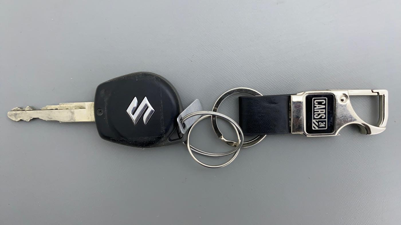 2018 Maruti Dzire VXI, Petrol, Manual, 69,845 km, Key Close Up