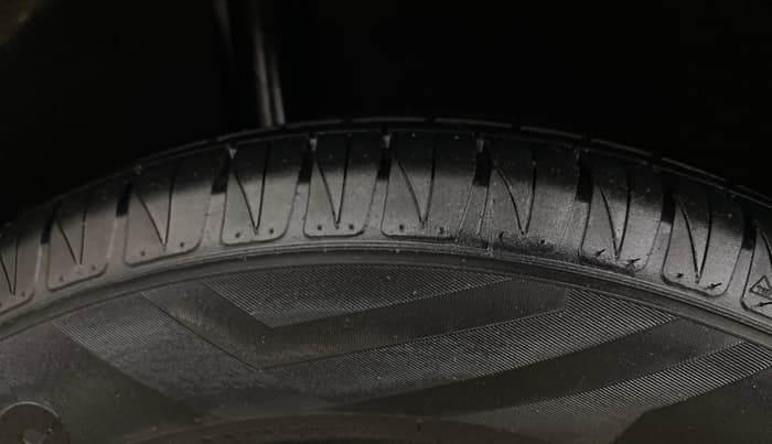 2016 Maruti Vitara Brezza ZDI PLUS, Diesel, Manual, 1,35,208 km, Right Rear Tyre Tread