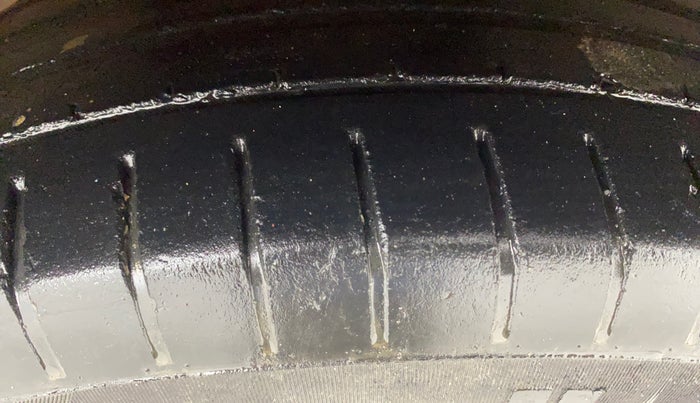 2021 Maruti Swift ZXI AMT, Petrol, Automatic, 65,525 km, Right Front Tyre Tread