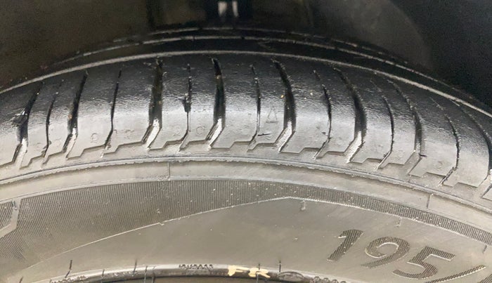 2024 Hyundai NEW I20 Sportz (O) 1.2 IVT, Petrol, Automatic, 36,096 km, Right Front Tyre Tread