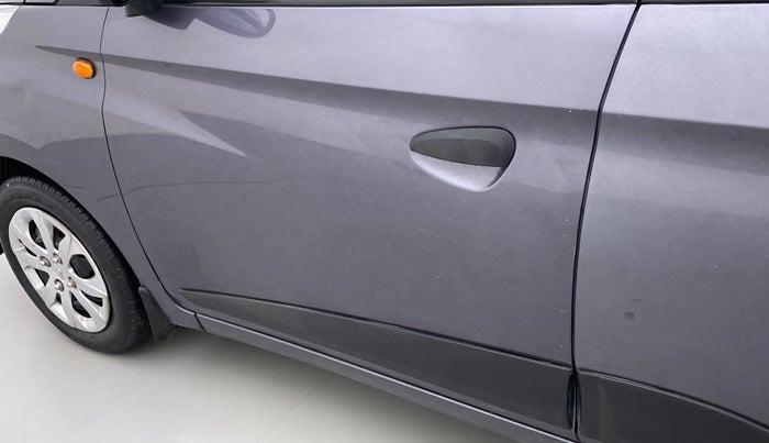2016 Hyundai Eon MAGNA +, Petrol, Manual, 60,855 km, Front passenger door - Slightly dented