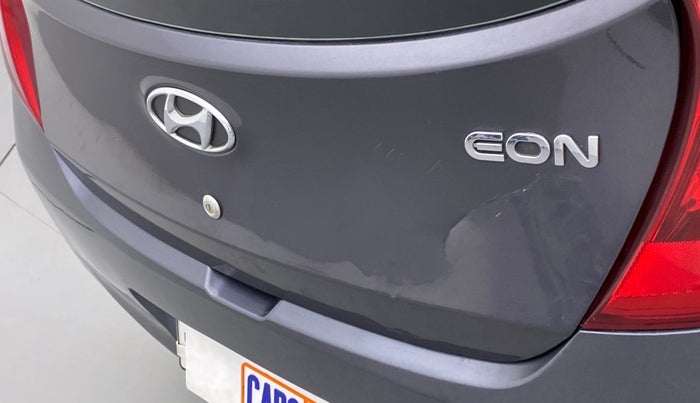 2016 Hyundai Eon MAGNA +, Petrol, Manual, 60,855 km, Dicky (Boot door) - Slightly dented