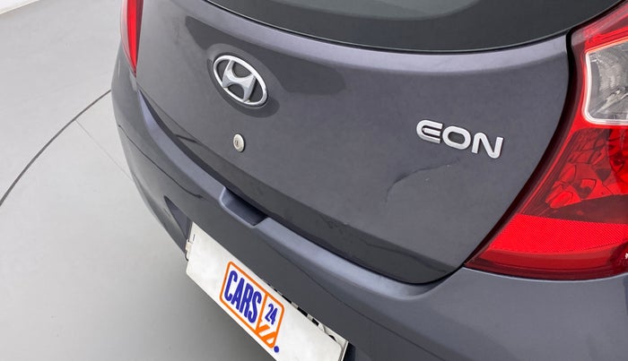 2016 Hyundai Eon MAGNA +, Petrol, Manual, 60,855 km, Dicky (Boot door) - Minor scratches