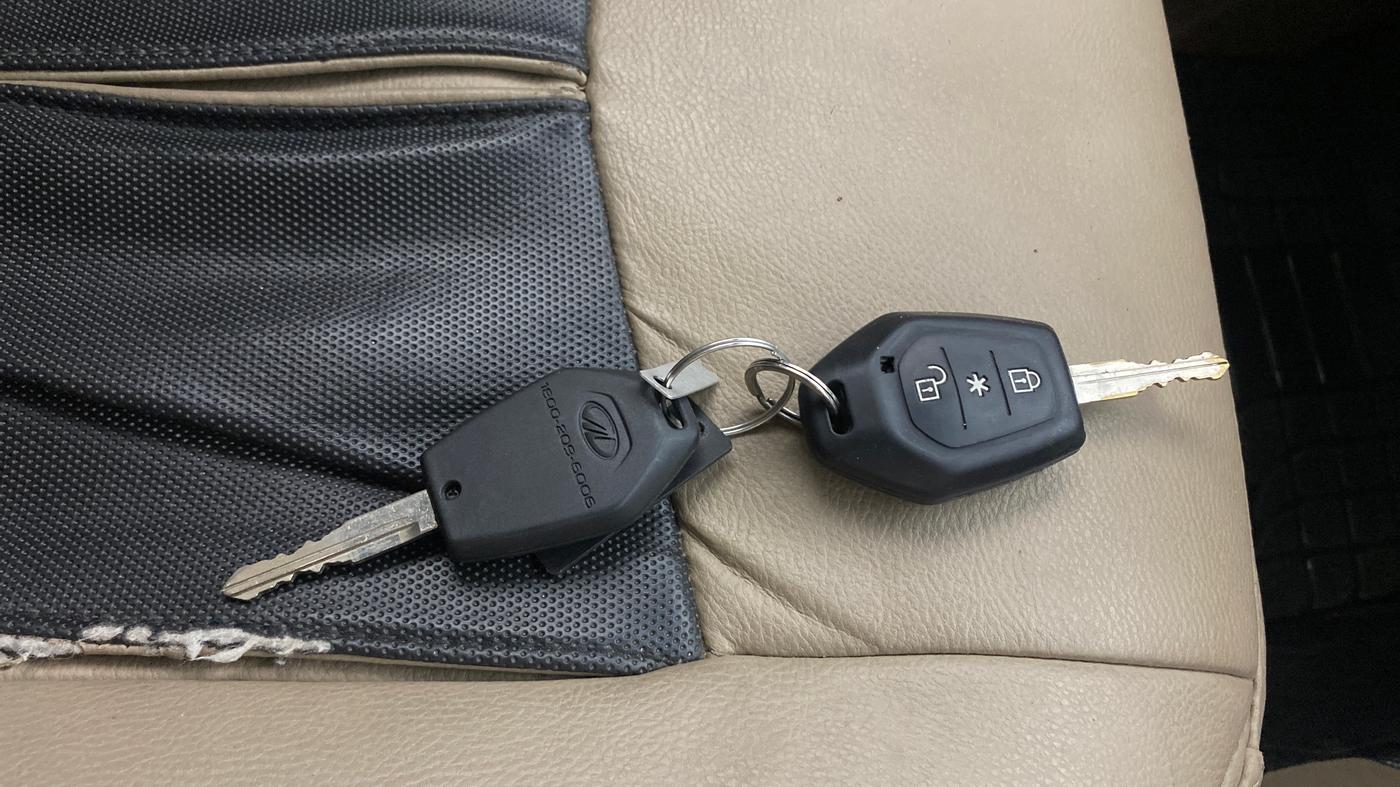 2017 Mahindra TUV300 T8, Diesel, Manual, 71,150 km, Key Close Up