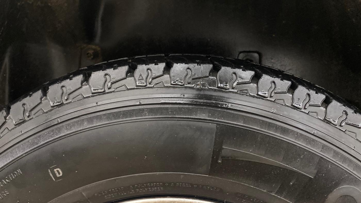 2017 Mahindra TUV300 T8, Diesel, Manual, 71,150 km, Right Rear Tyre Tread