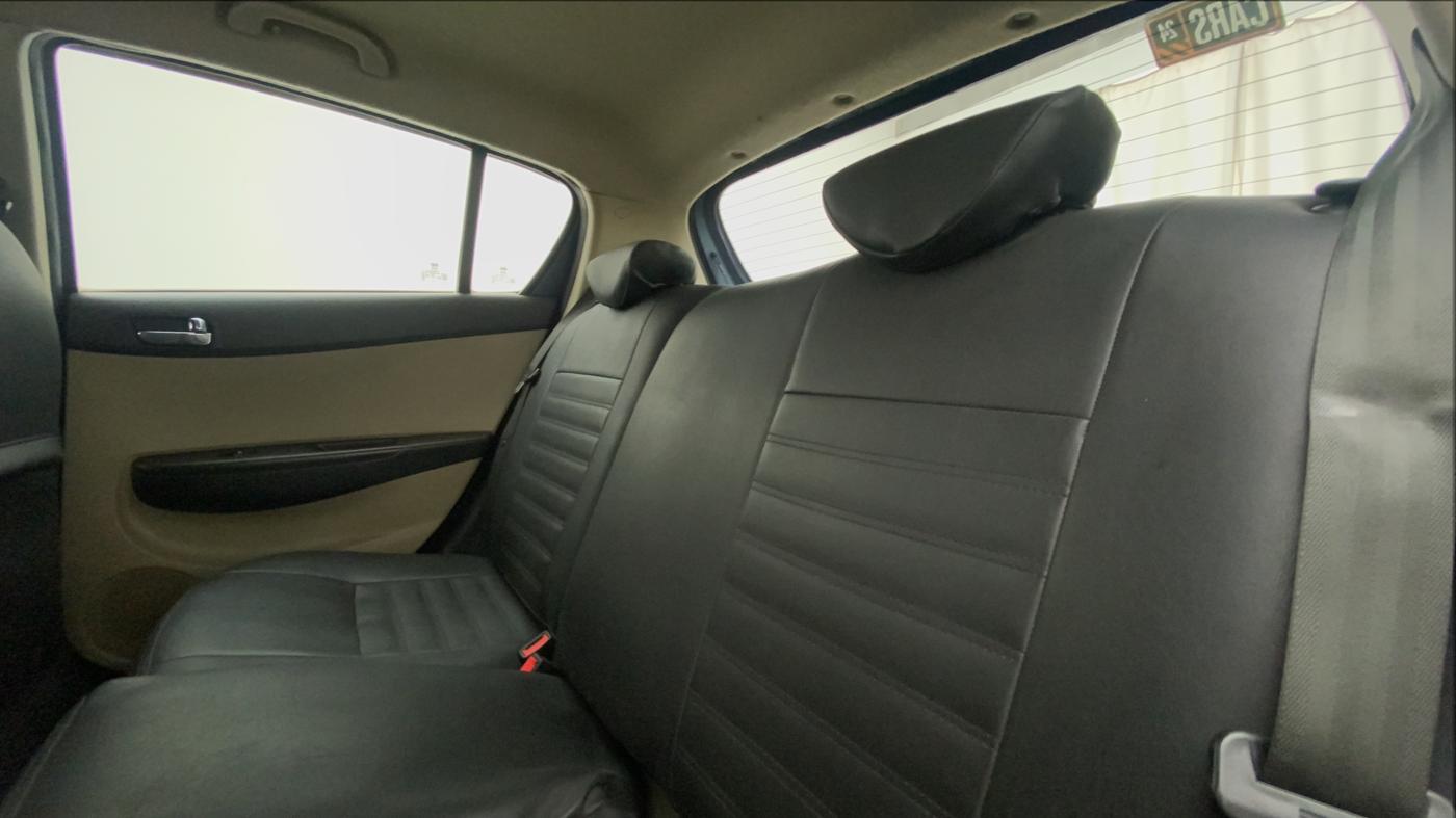 2014 Hyundai i20 SPORTZ 1.2, Petrol, Manual, 84,777 km, Right Side Rear Door Cabin