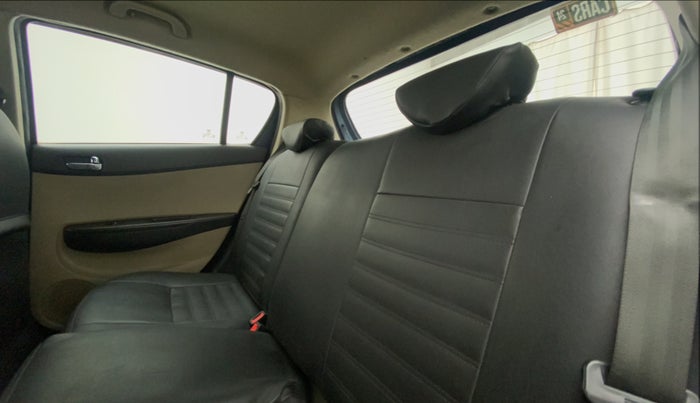 2014 Hyundai i20 SPORTZ 1.2, Petrol, Manual, 84,777 km, Right Side Rear Door Cabin