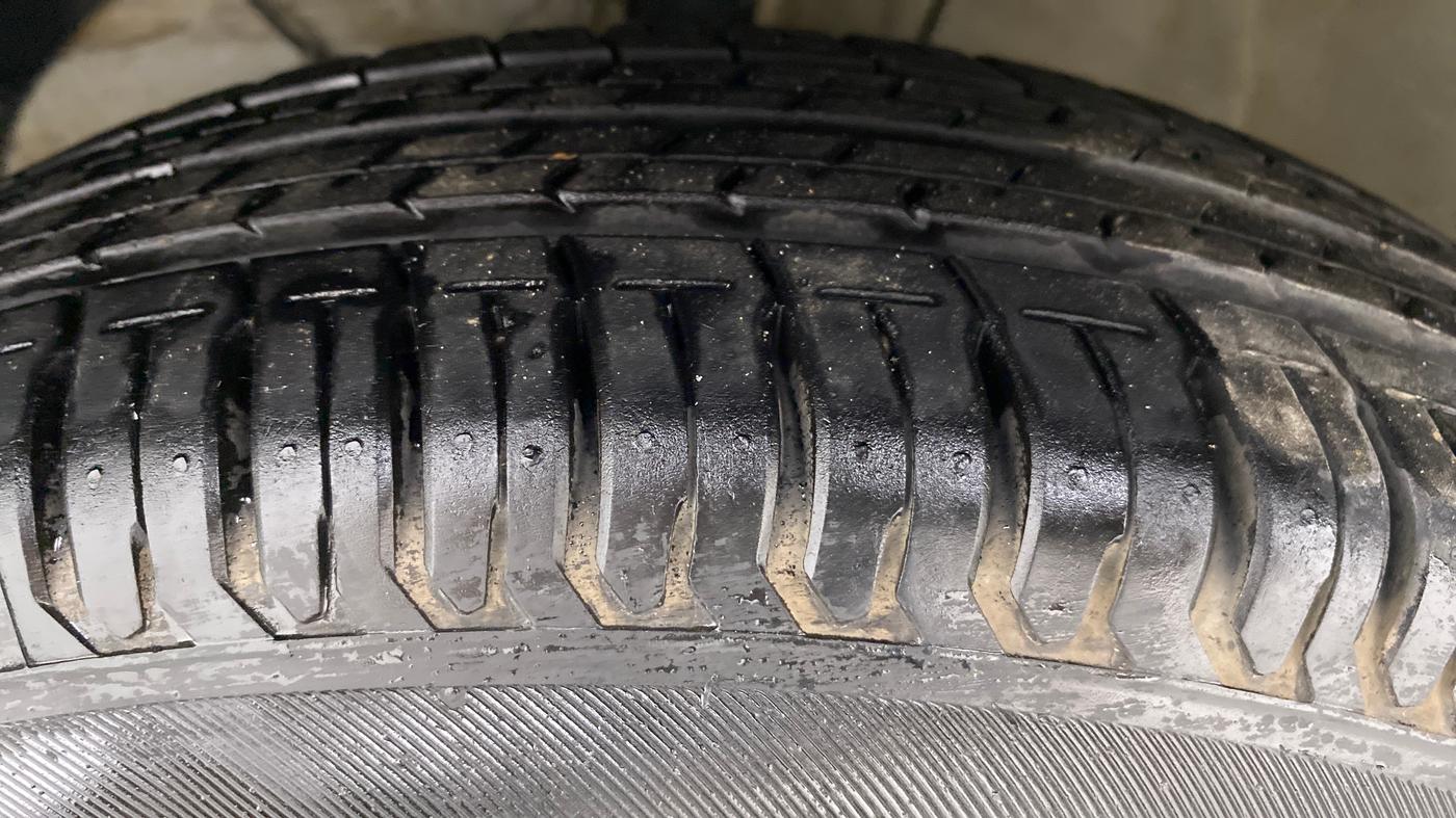 2020 Maruti Dzire VXI, Petrol, Manual, 49,520 km, Left Front Tyre Tread