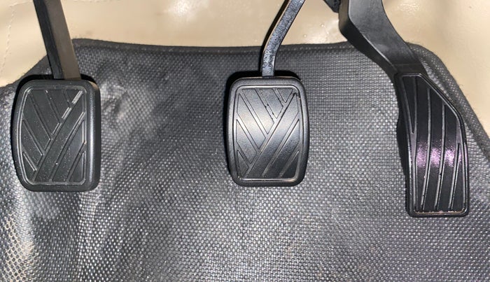 2023 Maruti BREZZA ZXI + SMART HYBRID DUAL TONE, Petrol, Manual, 65,858 km, Pedals