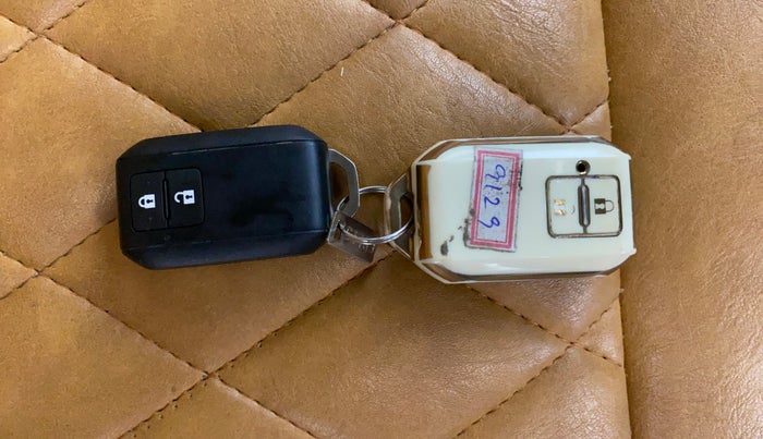 2023 Maruti BREZZA ZXI + SMART HYBRID DUAL TONE, Petrol, Manual, 65,858 km, Key Close Up