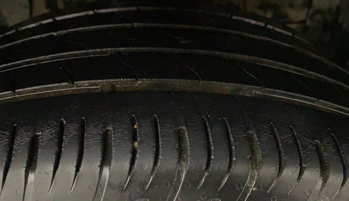 2023 Maruti BREZZA ZXI + SMART HYBRID DUAL TONE, Petrol, Manual, 65,858 km, Right Front Tyre Tread