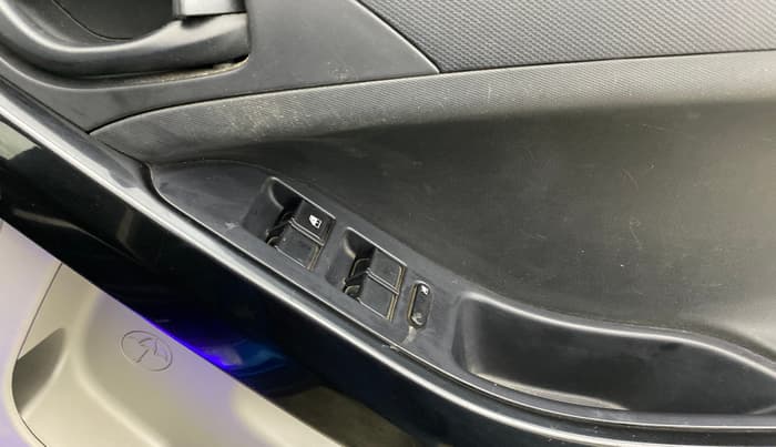 2019 Tata NEXON XMA PETROL, Petrol, Automatic, 63,569 km, Driver Side Door Panels Control