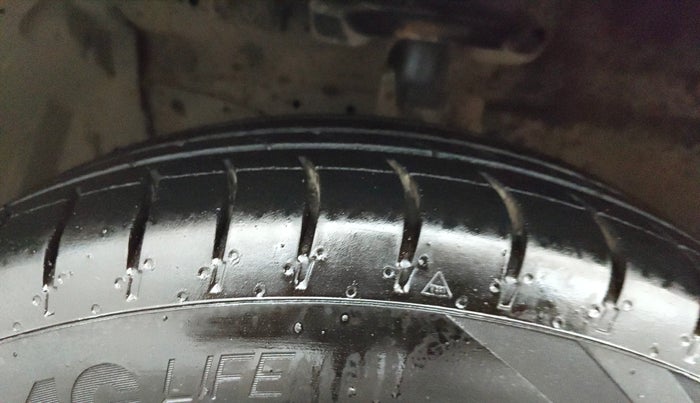 2015 Maruti Ertiga VXI CNG, CNG, Manual, 1,17,180 km, Left Front Tyre Tread