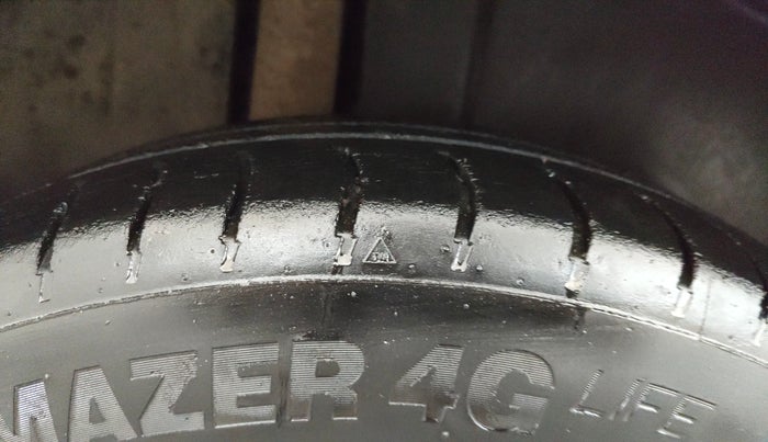 2015 Maruti Ertiga VXI CNG, CNG, Manual, 1,17,180 km, Right Rear Tyre Tread