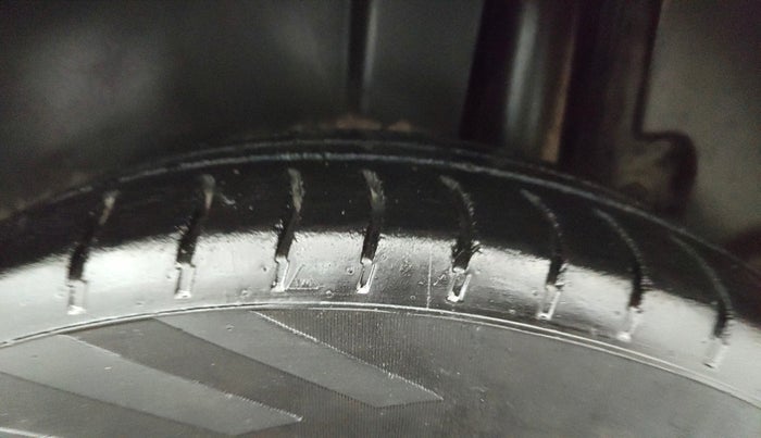 2015 Maruti Ertiga VXI CNG, CNG, Manual, 1,17,180 km, Left Rear Tyre Tread