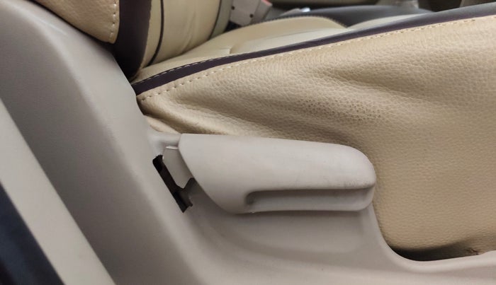 2015 Maruti Ertiga VXI CNG, CNG, Manual, 1,17,180 km, Driver Side Adjustment Panel