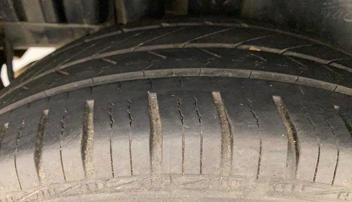 2017 Maruti Swift ZXI, Petrol, Manual, 42,809 km, Right Rear Tyre Tread