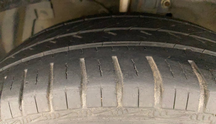 2017 Maruti Swift ZXI, Petrol, Manual, 42,809 km, Left Front Tyre Tread