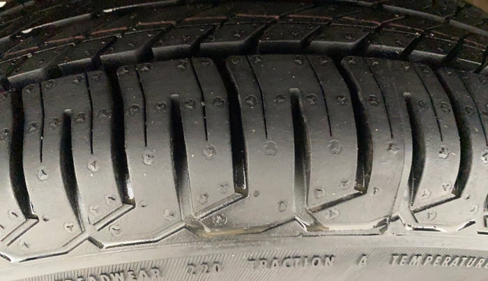 2020 Maruti Swift VXI AMT, Petrol, Automatic, 1,18,286 km, Left Front Tyre Tread