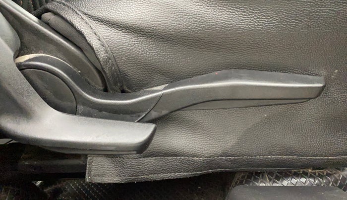 2020 Maruti Swift VXI AMT, Petrol, Automatic, 1,18,286 km, Driver Side Adjustment Panel