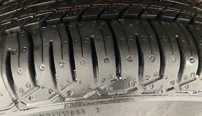 2020 Maruti Swift VXI AMT, Petrol, Automatic, 1,18,286 km, Right Rear Tyre Tread