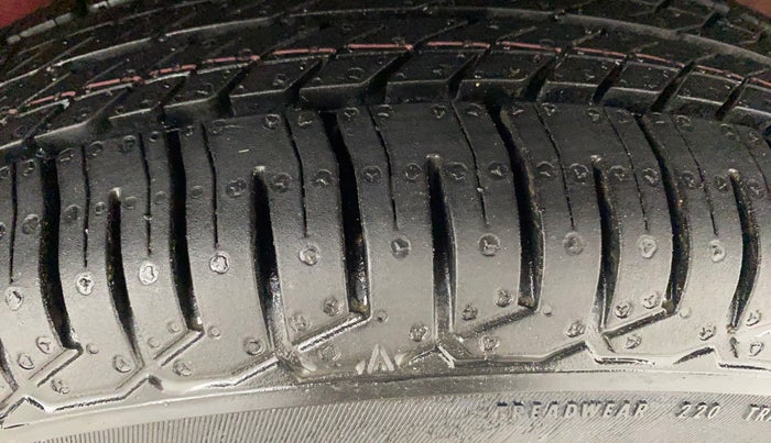 2020 Maruti Swift VXI AMT, Petrol, Automatic, 1,18,286 km, Left Rear Tyre Tread