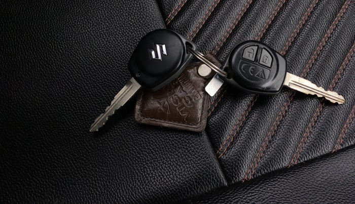 2020 Maruti Swift VXI AMT, Petrol, Automatic, 1,18,286 km, Key Close Up