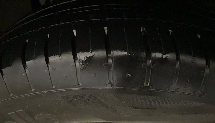 2023 Mahindra XUV300 W6 1.2 PETROL AMT, Petrol, Automatic, 22,980 km, Left Rear Tyre Tread