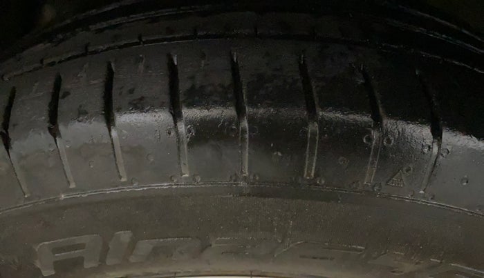 2023 Mahindra XUV300 W6 1.2 PETROL AMT, Petrol, Automatic, 22,980 km, Left Front Tyre Tread