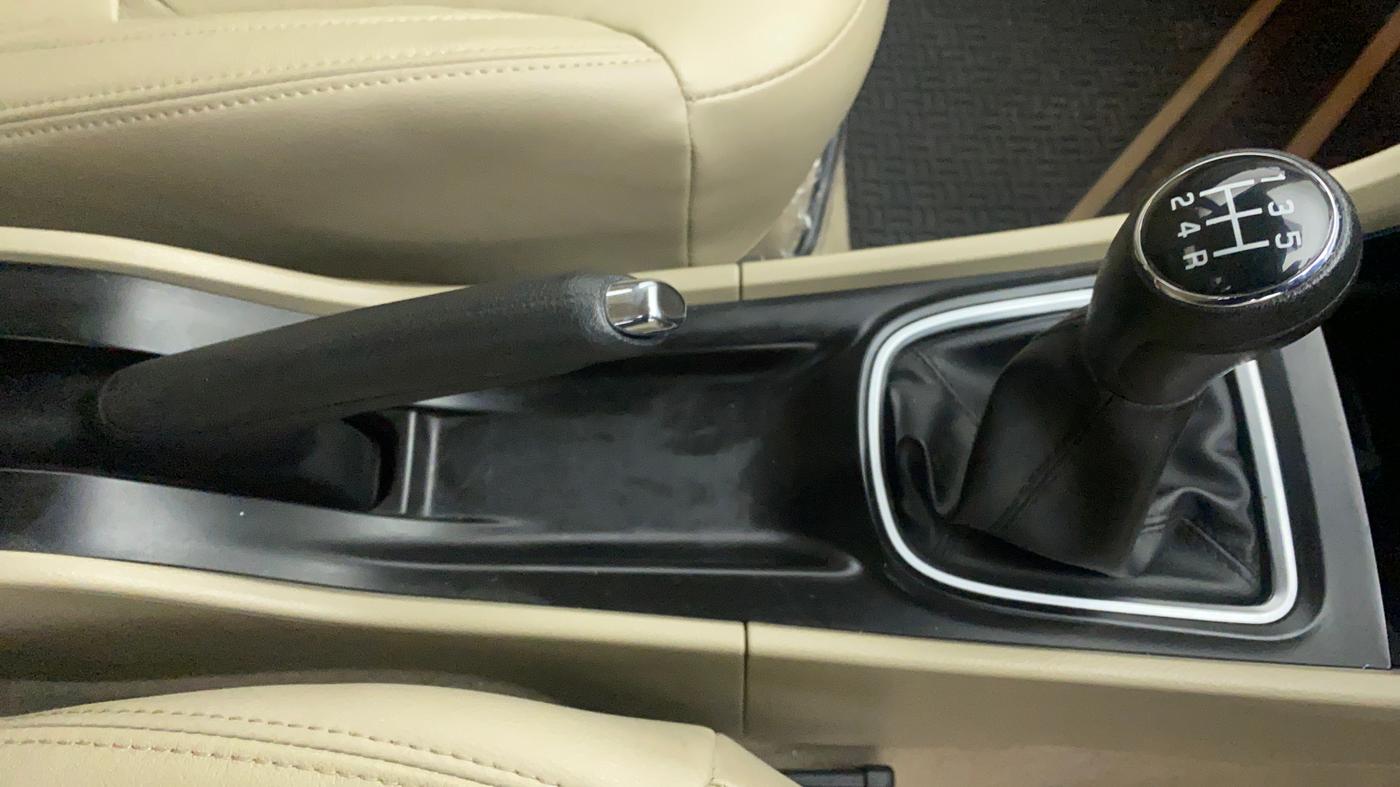 2021 Maruti Ciaz ALPHA 1.5 MT VTVT SHVS, Petrol, Manual, 9,476 km, Gear Lever