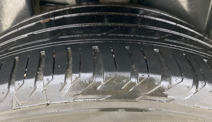 2022 Jeep Compass LIMITED (O) 2.0 DIESEL, Diesel, Manual, 52,058 km, Right Rear Tyre Tread