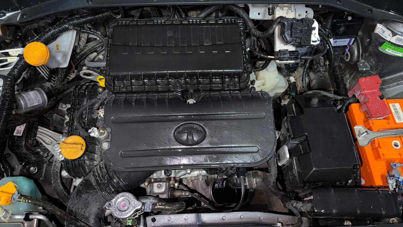 2023 Tata PUNCH ADVENTURE AMT, CNG, Automatic, 32,932 km, Engine View