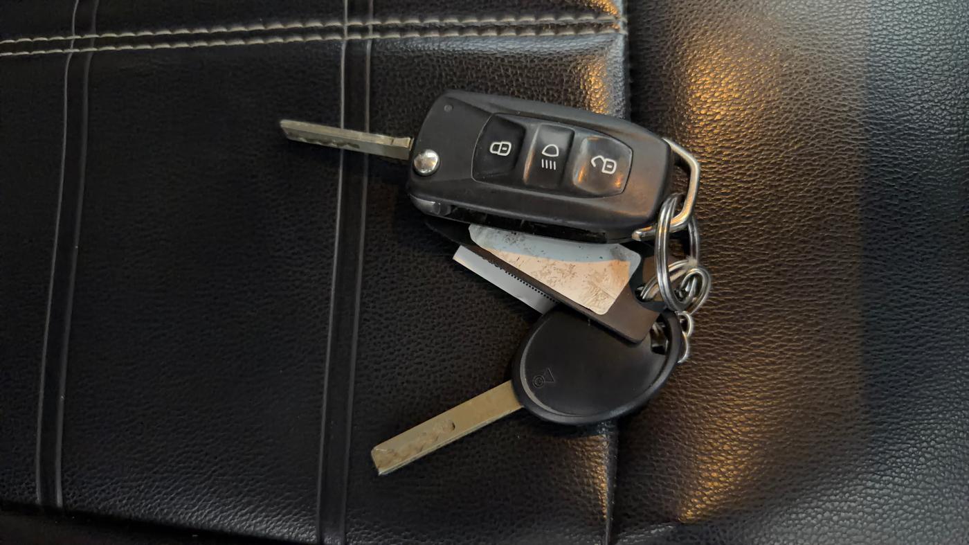 2023 Tata PUNCH ADVENTURE AMT, CNG, Automatic, 32,932 km, Key Close Up