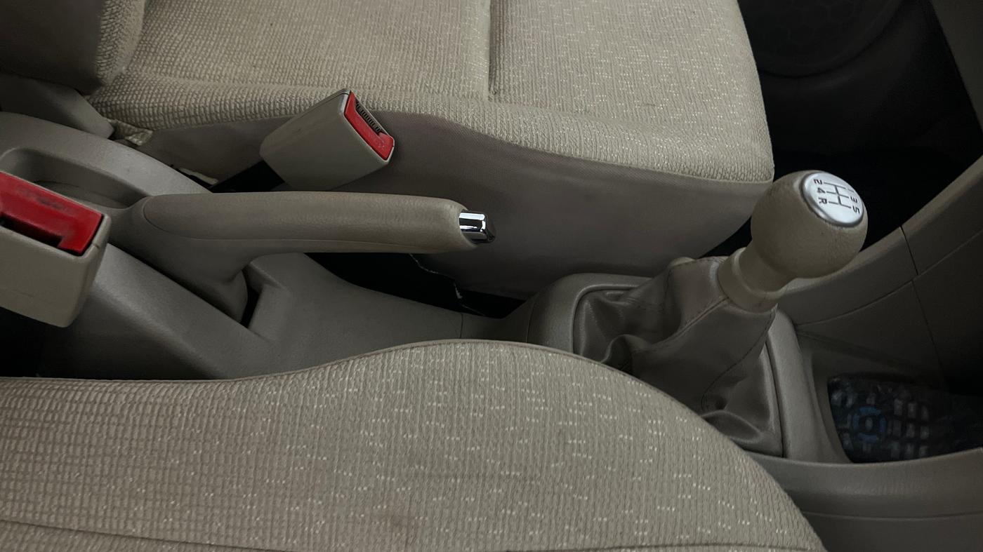 2015 Maruti Swift Dzire VXI, Petrol, Manual, 43,666 km, Gear Lever