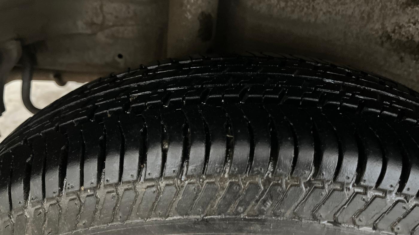 2015 Maruti Swift Dzire VXI, Petrol, Manual, 43,666 km, Right Rear Tyre Tread