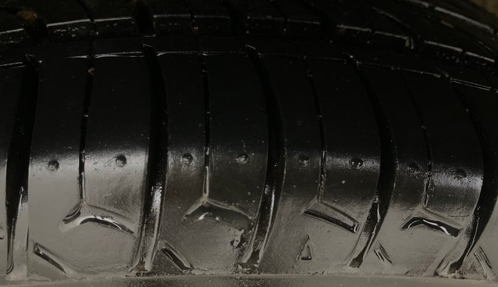 2015 Hyundai Grand i10 SPORTZ 1.2 KAPPA VTVT, Petrol, Manual, 29,209 km, Right Rear Tyre Tread