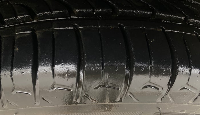 2015 Hyundai Grand i10 SPORTZ 1.2 KAPPA VTVT, Petrol, Manual, 29,209 km, Left Front Tyre Tread