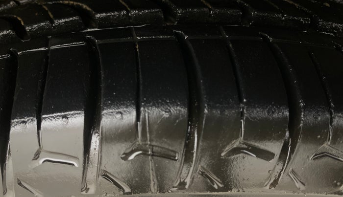 2015 Hyundai Grand i10 SPORTZ 1.2 KAPPA VTVT, Petrol, Manual, 29,209 km, Right Front Tyre Tread