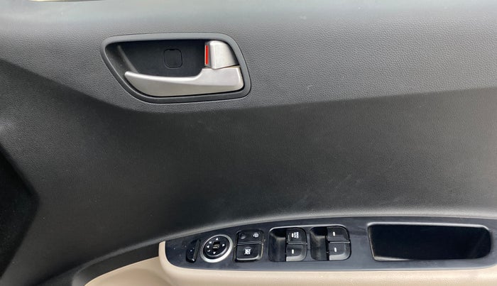 2015 Hyundai Grand i10 SPORTZ 1.2 KAPPA VTVT, Petrol, Manual, 29,209 km, Driver Side Door Panels Control